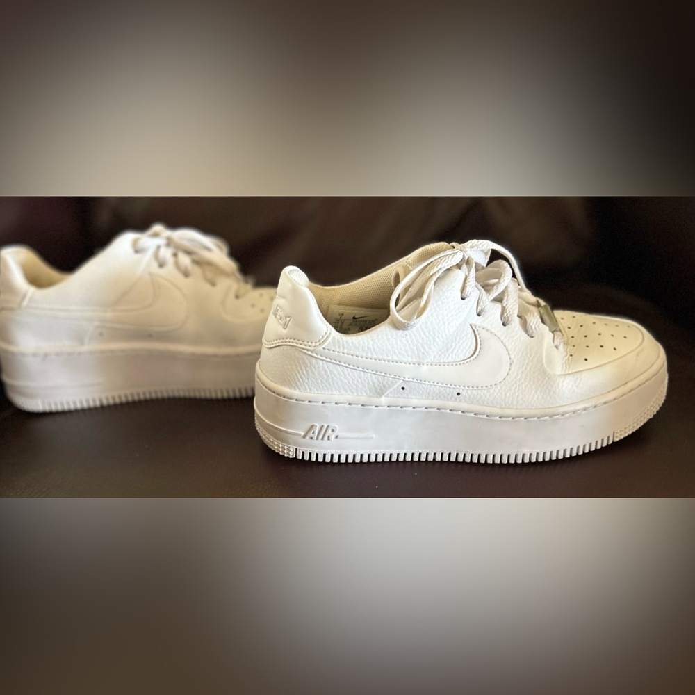 Women’s Nike size 7 white leather platform Air Force One tennis shoe sneakers